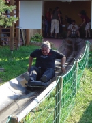 Werner auf der Rodelbahn